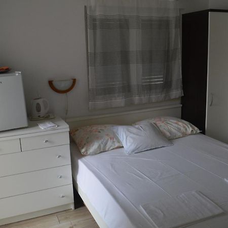Soba Mira Apartment Makarska Bagian luar foto