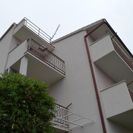 Soba Mira Apartment Makarska Bagian luar foto