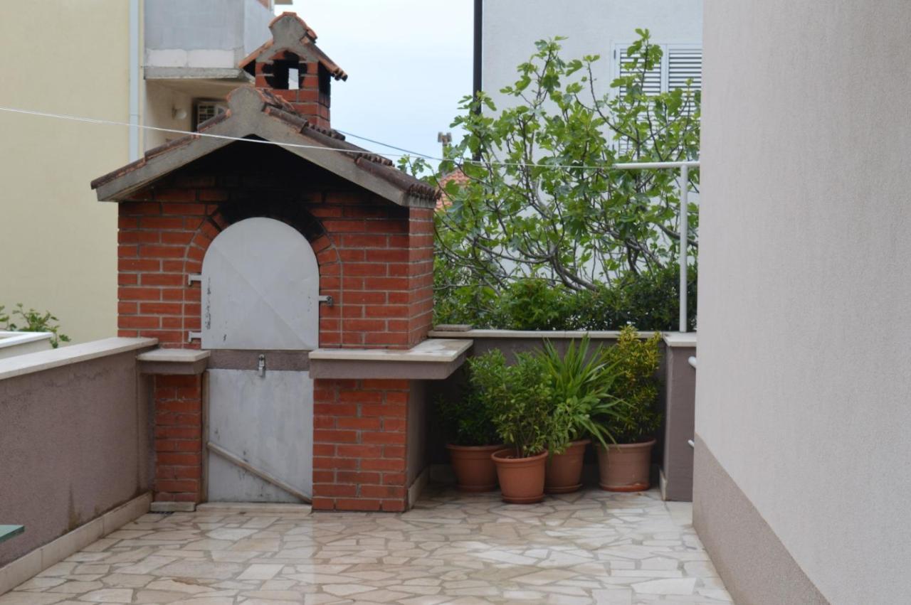 Soba Mira Apartment Makarska Bagian luar foto