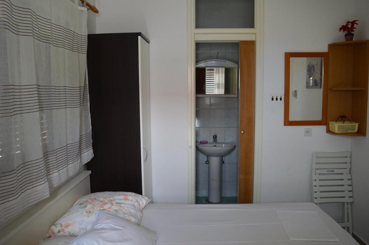 Soba Mira Apartment Makarska Bagian luar foto